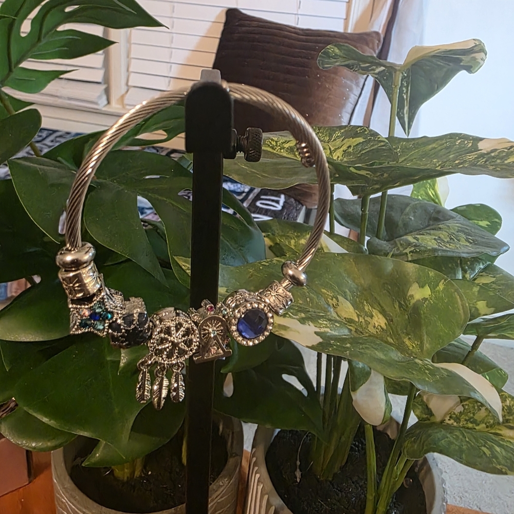 DREAM CATCHER Silver Charm Bracelet with  ROYAL Blue Accents. - Picture 3 of 5